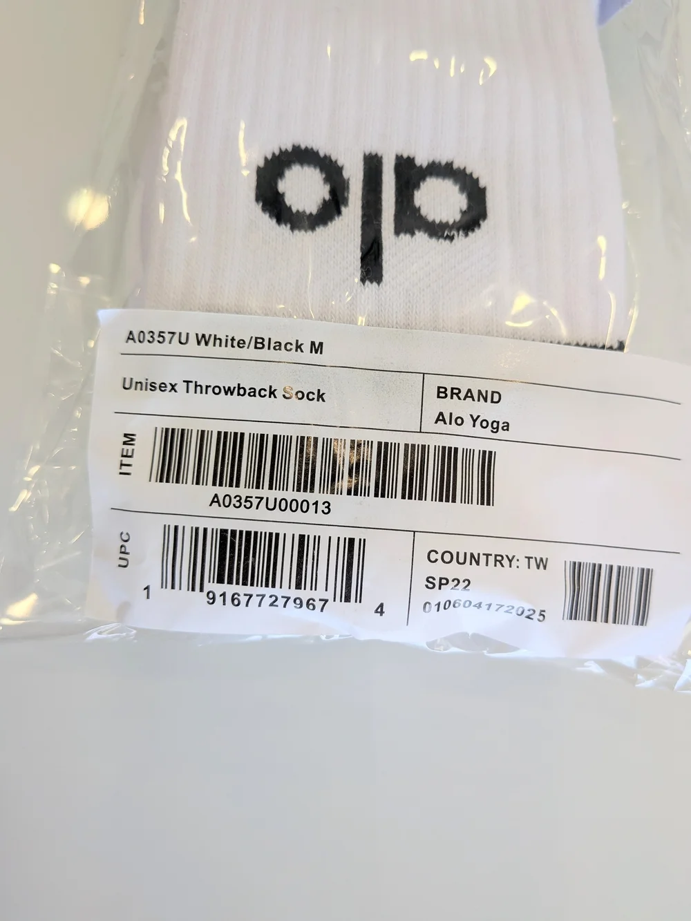 Alo Yoga Unisex Throwback Socks White/Black Size M